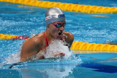 Budapeşte, Macaristan - 27 Temmuz 2017. Rekabetçi yüzücü Moravcikova Martina (Cze) 200 m kurbağalama yarı final. Duna arenada Fina yüzme Dünya Şampiyonası düzenlendi.