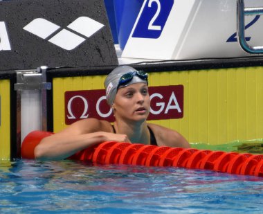 Budapeşte, Macaristan - 26 Temmuz 2017. Rekabetçi yüzücü Baumrtova 50 m yüzme Simona (Cze) sırtüstü. Fina yüzme Dünya Şampiyonası ön ısıtır Duna Arena.