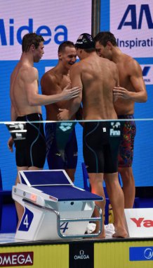 Budapeşte, Macaristan - 30 Temmuz 2017. Erkekler 4x100m Medley geçiş son Team Usa (Grevers Matt, Cordes Kevin, Dressel Caeleb Remel, Adrian Nathan). Kısa Kulvar Yüzme Şampiyonası.