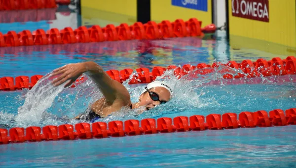 Budapeşte, Macaristan - 25 Temmuz 2017. 1500m serbest son rekabetçi yüzücü Kapas Boglarka (Hun). Dünya Şampiyonası Final Duna arenada yüzme Kısa kulvar.