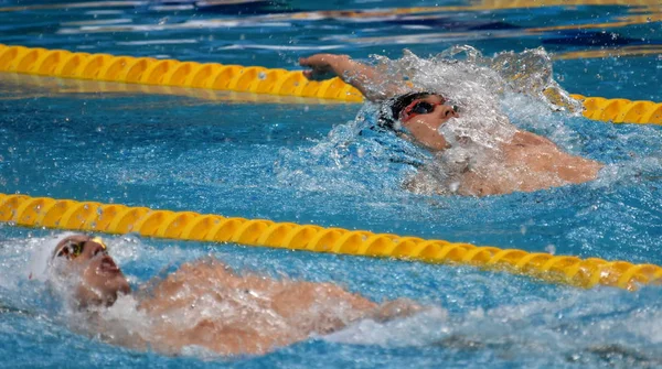 Budapeşte, Macaristan - 27 Temmuz 2017. Rekabetçi yüzücü Hagino Kosuke (Jpn) ve Desplanches Jeremy (Sui) 200 m bireysel karışık Final. Duna arenada Fina yüzme Dünya Şampiyonası düzenlendi.
