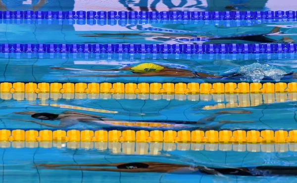 Budapeşte, Macaristan - 29 Temmuz 2017. 50 m kurbağalama yarı final rekabetçi yüzücü Johansson Jennie (Swe). Duna arenada Fina yüzme Dünya Şampiyonası düzenlendi.