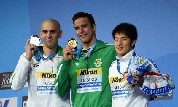 Будапешт, Венгрия - 26 июля 2017 г. CSEH Laszlo (HUN), the winner LE CLOS Chad (RSA) and SETO Daiya (JPN) at the Victory Ceremony of the Men 's 200m Butterfly. Чемпионат мира по плаванию
.