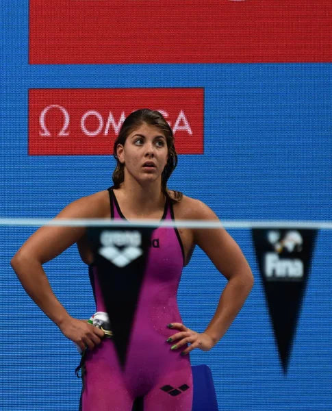 Budapeşte, Macaristan - 26 Temmuz 2017. Rekabetçi yüzücü Szilagyi Liliana (Hun) yüzme içinde karışık 4x100m karışık bayrak. Fina yüzme Dünya Şampiyonası ön ısıtır Duna Arena.