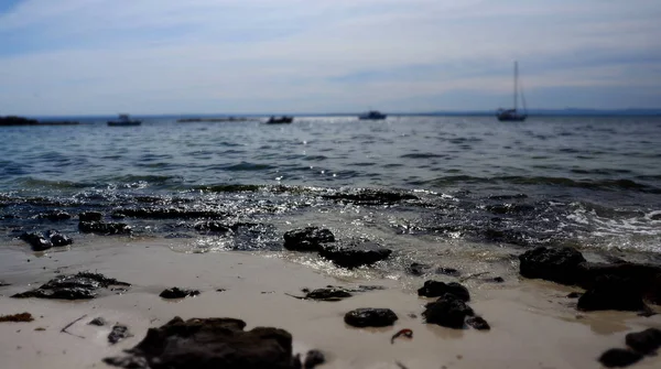 Pantai Pasir Diantara Bebatuan Pantai Pasir Putih Yang Indah Dengan — Stok Foto