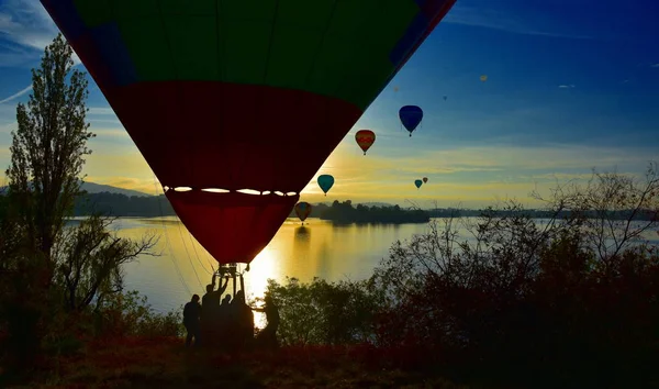 Atterrissage Montgolfière Lac Burley Griffin Dans Cadre Festival Spectaculaire Des — Photo