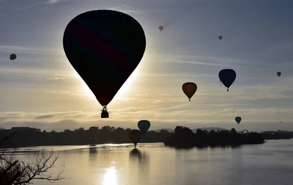 Canberra Australia Marca 2019 Balony Latające Powietrzu Powyżej Jeziora Burley — Zdjęcie stockowe