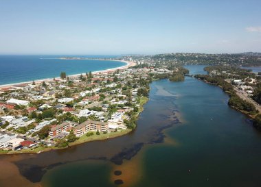 Narrabeen Gölü, Narrabeen Plajı ve Kuzey Narrabeen Rockpool, Avustralya havadan görünümü