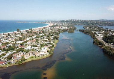 Narrabeen Gölü, Narrabeen Plajı ve Kuzey Narrabeen Rockpool, Avustralya havadan görünümü