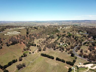 Avustralya'nın en ünlü motorlu otomobil yarışı Mount Panorama ev Bathurst bölgesel ülke şehir havadan görünümü. Bathurst Nsw orta batı bölgesinde yer almaktadır.