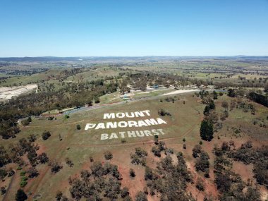 Mount Panorama Circuit, Avustralya'nın en ünlü motorlu otomobil yarışı ev havadan görünümü. Bathurst Nsw orta batı bölgesinde yer almaktadır.