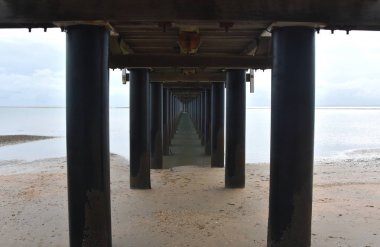 Urangan iskelesi perspektifgörünümü altında, Hervey Bay iskele altında, Queensland, Avustralya