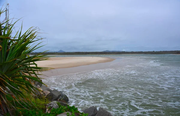 Vista Panorâmica Praia Principal Noosa Dia Nublado Austrália — Fotografia de Stock