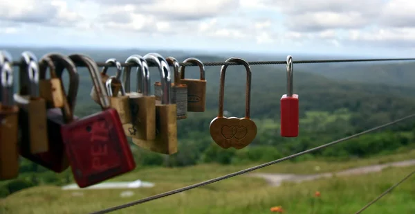 Maleny Australia Abril 2019 Parejas Mostrando Amor Eterno Adjuntando Candado — Foto de Stock