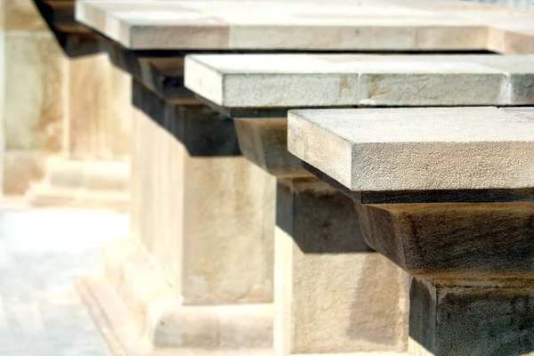 Parlak güneşli - metin için kopya yer taş kaideleri görüntüsünü alan sığ derinliği