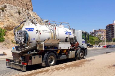 Cartagena, İspanya - 12018 Ağustos - İspanyol çevre şirketi HiDROGEA 'ya ait su tankeri