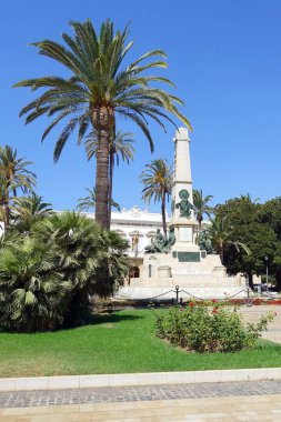 Cartagena, İspanya - 1 Ağustos 2018: Cavite Kahramanları Anıtı, Cavite Meydanı 'nda yer almaktadır.