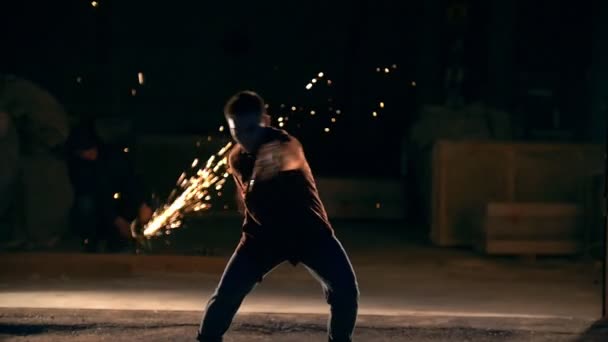 Tricks of martial arts, feilong, night against the background sparks, slow-motion — Stock Video