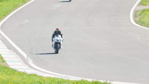 Concursos de motos, gire a la derecha, cámara lenta — Vídeos de Stock