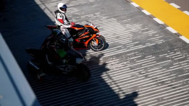 KAZAN, RUSSIA - MAY 26, 2018: Opening Moto Season Kazanring Canyon - Biker rides on the start track — Stock Video