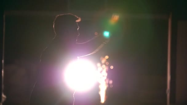 폭죽-앞에서 무술 속 공기, 공중 제비 차기 슬로우 모션 — 비디오