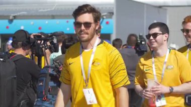 Kazan, Rusya Federasyonu - 16 Haziran 2018: FIFA Dünya Kupası 2018 - maçtan sonra Fransa-Avustralya Avustralya verir röportaj gazeteciler için fanlar