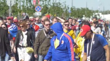 Kazan, Rusya Federasyonu - 16 Haziran 2018: FIFA Dünya Kupası 2018 - kalabalık taraftar maçtan sonra Avustralya - Fransa yürüyüş farklı ülkeden