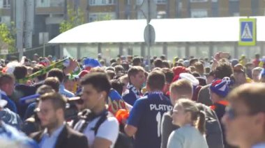 Kazan, Rusya Federasyonu - 16 Haziran 2018: FIFA Dünya Kupası 2018 - kalabalık taraftar maçtan sonra Avustralya - Fransa yürüyüş