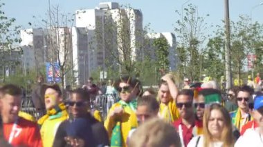 Kazan, Rusya Federasyonu - 16 Haziran 2018: FIFA Dünya Kupası 2018 - farklı ülkelerden hayranları var fan Fransa-Avustralya maç sonra