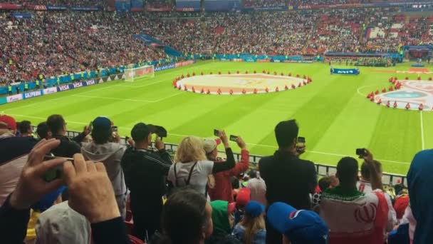 KAZAN, RÚSSIA - 20 de junho de 2018: FIFA World Cup 2018 -Kazan arena stadium - match Iram-Spain - performance antes da competição de futebol — Vídeo de Stock