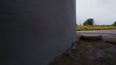 Adam bir takla ile yavaş çalışıyor