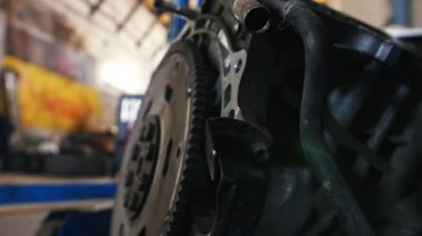 Makine detayını atölye yerde yatıyor