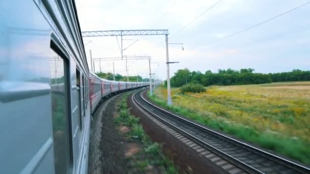 Tren en movimiento. Disparando desde la ventana del tren. El ferrocarril . — Vídeo de stock