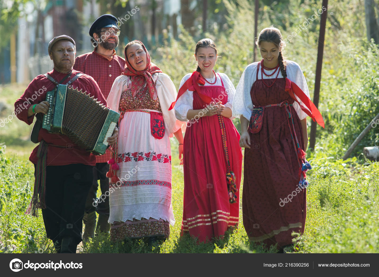russian folk costumes