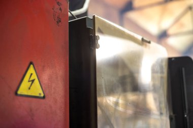 Yüksek gerilim trafo kapı Metalurji Fabrikası'nda oturum