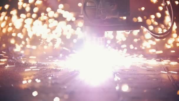 Fresadora Automatizada Cria Furos Uma Folha Metal Fechar — Vídeo de Stock