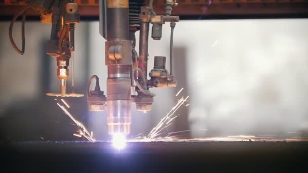 A drill of a milling machine processes a metal surface — Stock Video