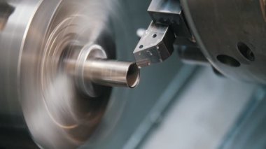 Torna iş parçacığı ve mermi parçası kenarlarına matkap