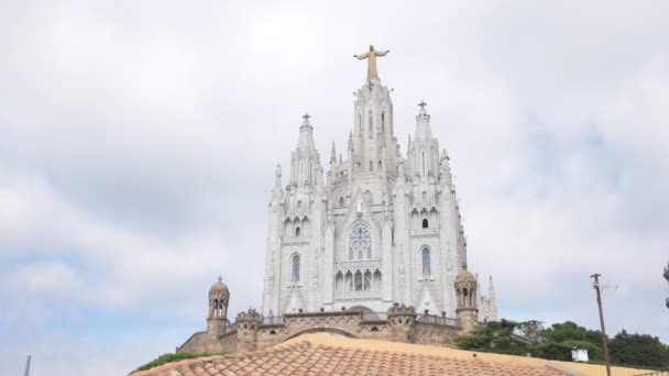 Барселона, Іспанія - 2018 вересня: Expiatory Храм Пресвятого Серця Ісуса в Барселоні, Іспанія — стокове відео