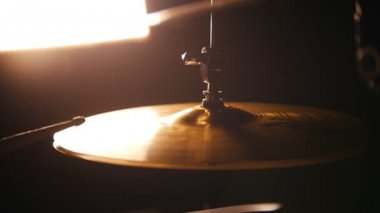 Tekrarlama. Drumkit stüdyo ışık. Merhaba-şapka yapma