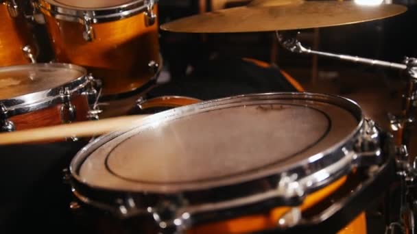 Drummer plays music on wet drums in studio. Drums close up — Stock Video