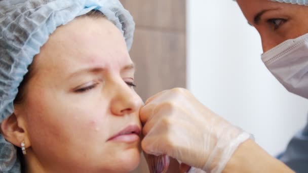 Woman Cosmetology Clinic Specialist Sticks Needle Clients Eye Close — Stock Video