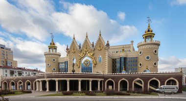 Kazan, Rusya - 5 Kasım 2018: Kukla Tiyatrosu Ekiyat kazan. Çocuklar için peri masalı Sarayı.