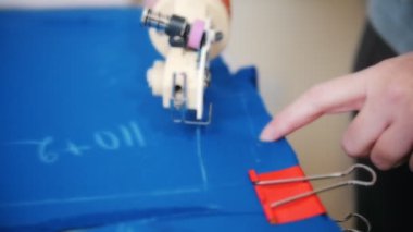 Terzi kesim kumaş aracı ile