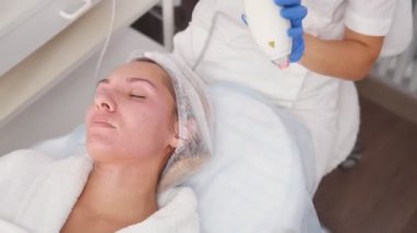 Kozmetik prosedürler. Gözenek arındırıcı portre