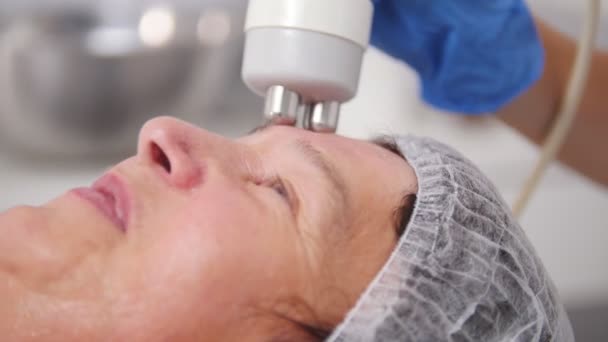 Anti-aging procedure. Working with instrument. Face smoothing. Close up — Stock Video