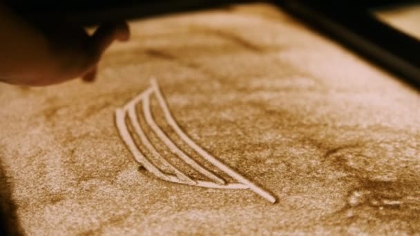 Dessin avec un sable sur l'écran. Dessiner un bateau 