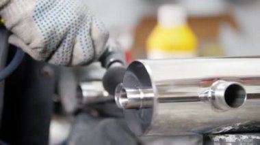 Paslanmaz çelik parçaları metal Fabrikası'nda parlatma