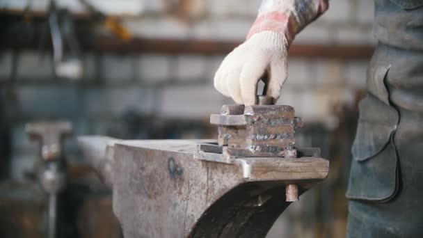 Blacksmith workroom. Making a detail for the axe — Stock Video