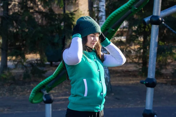 Young woman in sport costume fixing her hat — Stock Photo, Image